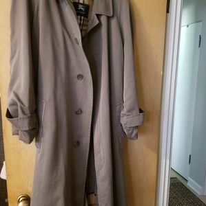 Great condition!  Men's Burberry Trenchcoat.